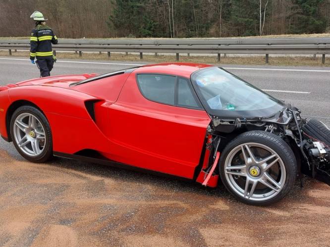 Ferrari van 4 miljoen euro crasht tijdens proefrit op Duitse snelweg