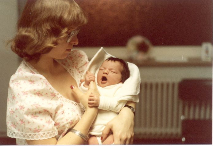 Anne met haar dochtertje Cathy in 1979.