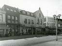 Apotheek Donkers op de Heuvel in Oss, links naast de winkel van Schueler.