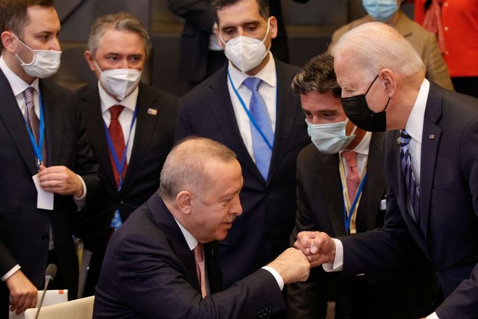 Archiefbeeld. De Amerikaanse president Joe Biden en zijn Turkse ambtsgenoot Recep Tayyip Erdogan bespraken het Zweeds NAVO-lidmaatschap tijdens een telefoongesprek.