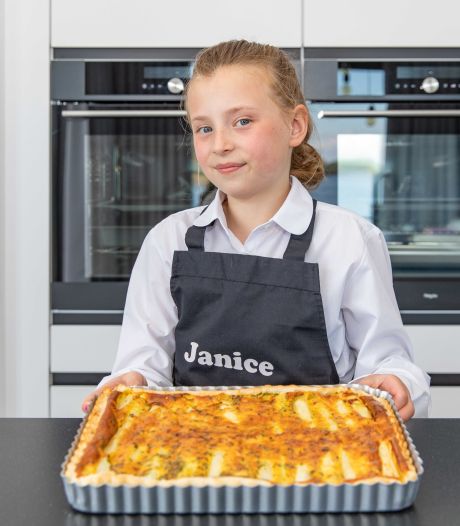 Keukenprinsesje Janice (10) maakt aspergetaart: ‘Een eigen kookprogramma lijkt me wel wat’