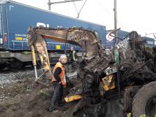 Trein botst op graafmachine bij Snoertsebaan in Deurne: hele dag geen treinen, geen gewonden