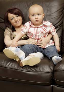 Un Bebe De 14 Mois Aussi Grand Que Sa Maman Insolite 7sur7 Be