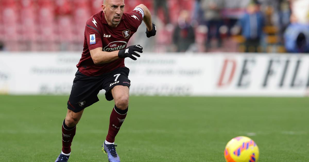 Ribéry met spoed naar ziekenhuis gebracht na auto-ongeluk, schade valt mee.