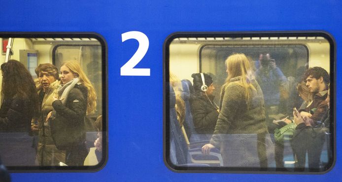Reizigers in een Nederlandse trein. (Archieffoto.)