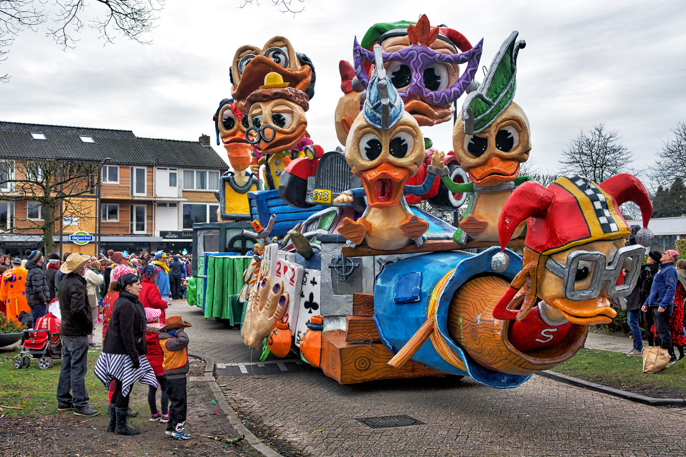 Carnavalsoptocht in het centrum van Dorst, enkele jaren geleden.