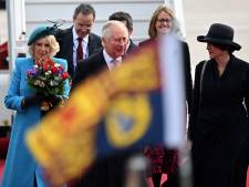 Duitsland rolt rode loper uit voor eerste staatsbezoek Charles en Camilla: ‘Duitsers zijn dol op royalty’