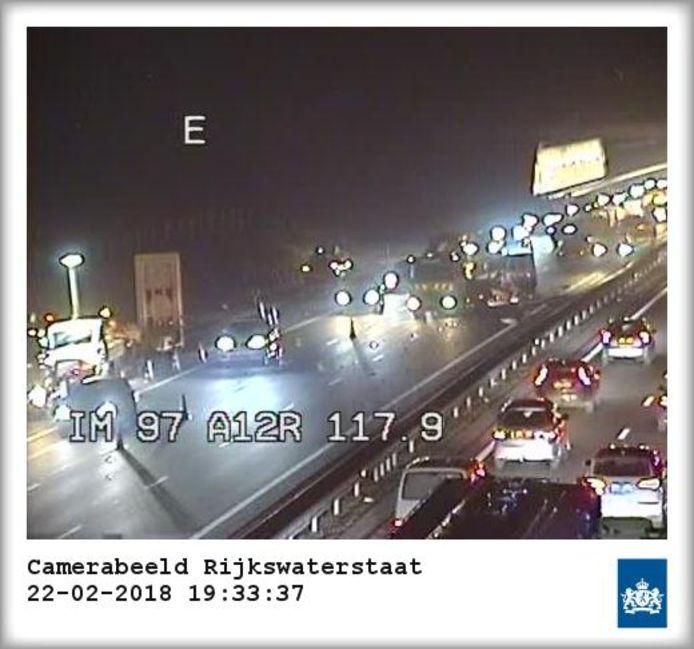 Het ongeluk op de A12 bij Oosterbeek.