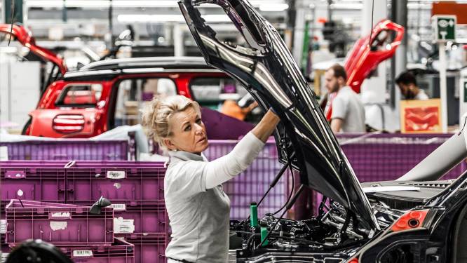 Duitse auto-industrie plat doordat onderdelen uit Oekraïne niet meer komen