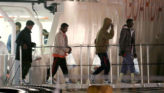 Overlevenden van de scheepsramp komen aan