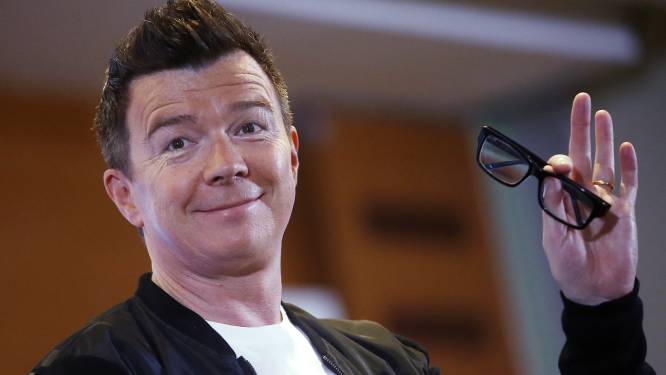 ‘Rick Astley wil miljoenen zien van rapper vanwege na-apen van zijn stem’