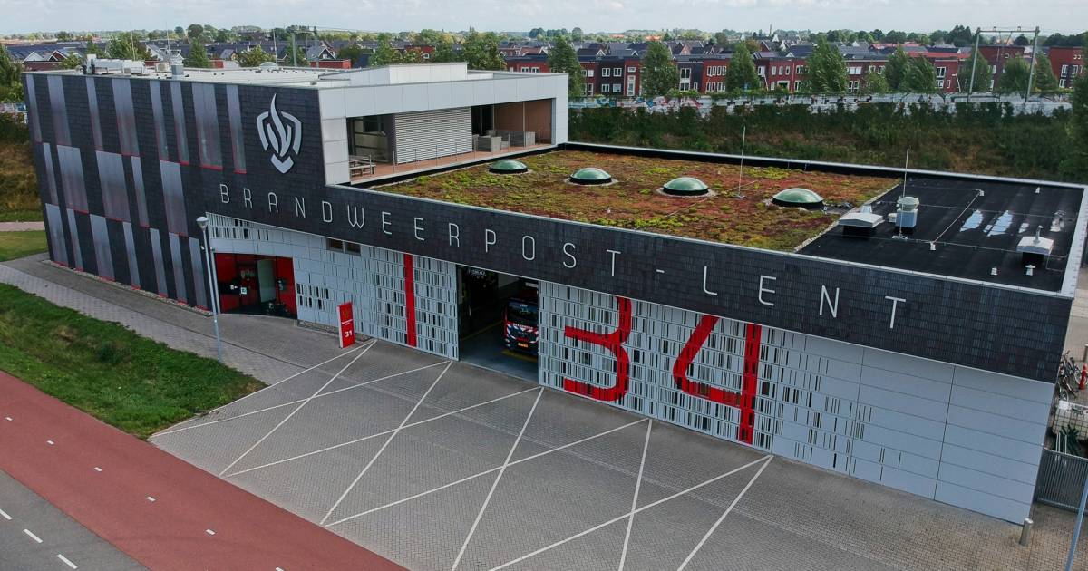 Zilveren Waalbrugspeld voor brandweervrijwilliger Van Eeuwijk | Nijmegen | gelderlander.nl - De Geld