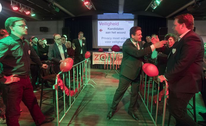 Lijsttrekkers, maar ook het publiek, werden uitgedaagd te reageren op de stellingen bij het Valentijnsdebat.