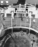 Gezelligheid rond het zwembad, 1952.
