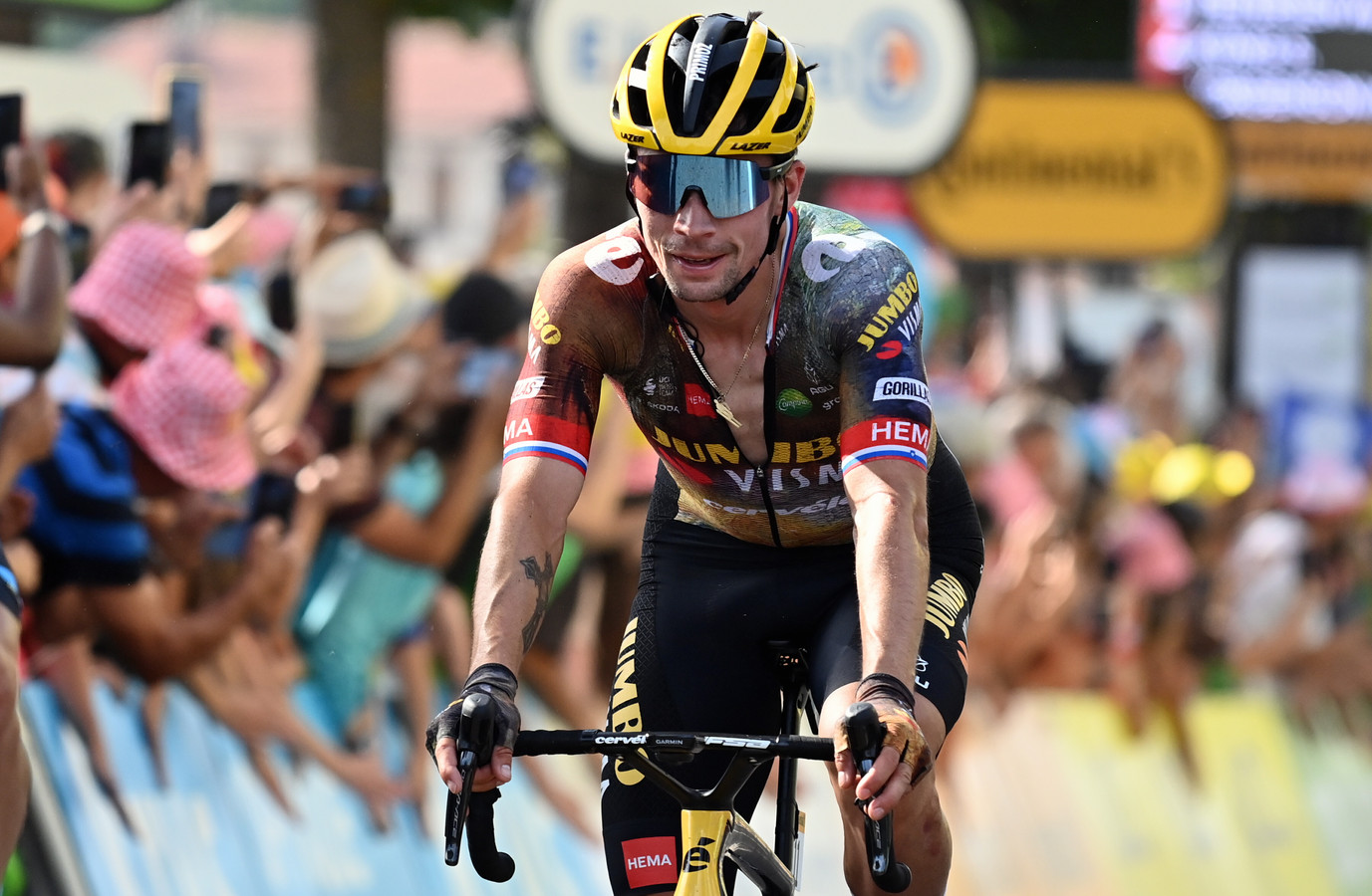 Primoz Roglic stapt uit de Tour de France ‘Moet mijn blessures laten