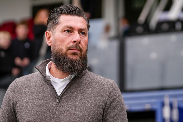 Pascal Bosschaart kijkt bezorgd tijdens het verloren duel bij Excelsior.
