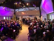 Band en rallyauto in de kerk bij Top2000-dienst in Wijchen