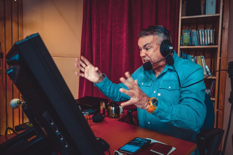 Sierd de Vos gaat in Fifa 20 keer op keer op vol volume.
 Beeld Ben de Graaf