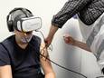 Ook in het vaccinatiecentrum van Puurs-Sint-Amands wordt voor de prikjes bij kinderen gewerkt met  een VR-bril
