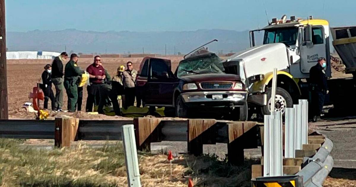 Zeker vijftien doden bij groot verkeersongeluk in Californië.