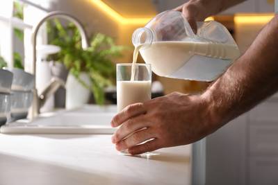 Is raw milk also ‘good for everyone’? Expert: “Bacteria can survive”