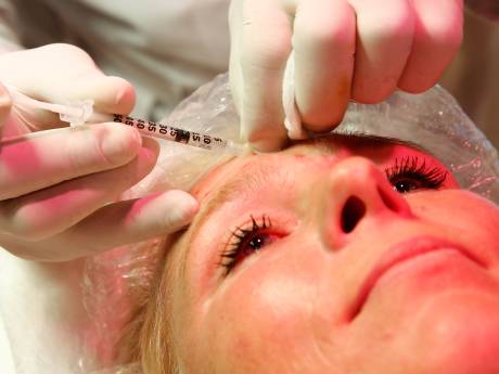 Nederlandse artsen waarschuwen voor complicaties na ‘mooimaakvakantie’