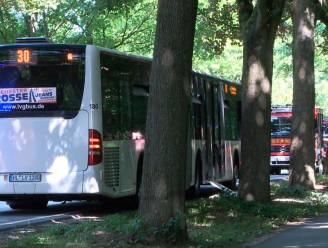 Tien gewonden bij mesaanval op bus in Duitse Lübeck, inzittenden overmeesteren dader