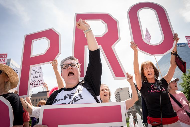 Voorstanders van het recht op abortus demonstreren in de stad Saint Louis, in de conservatieve staat Missouri.  Beeld Christopher Smith