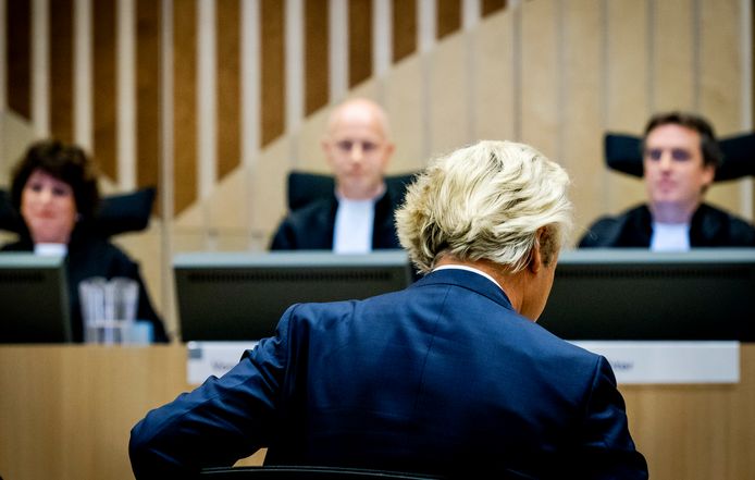 Geert Wilders in de rechtbank op Schiphol in de zaak rond de minder Marokkanen-uitspraken van de PVV-leider, november 2016.