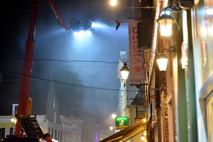 Grote brand achter Café Bruxelles in Breda. Foto Perry Roovers / MaRicMedia