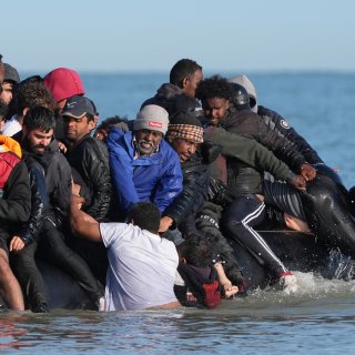 Rond Calais maken meer migrantenbootjes dan ooit de oversteek: het Verenigd Koninkrijk als laatste reddingsboei