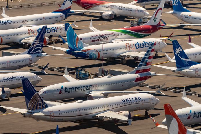 Na de twee dodelijke crashes moest de 737 MAX overal ter wereld aan de grond blijven staan.