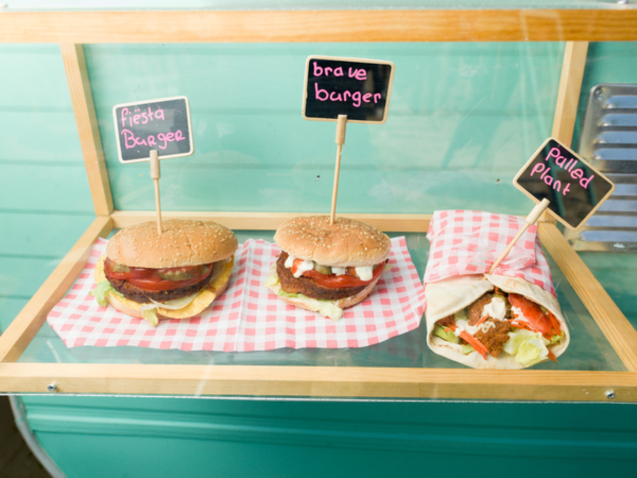 Veganistisch eten op Vegan food festival in Amsterdam. Beeld Ivo van der Bent.  