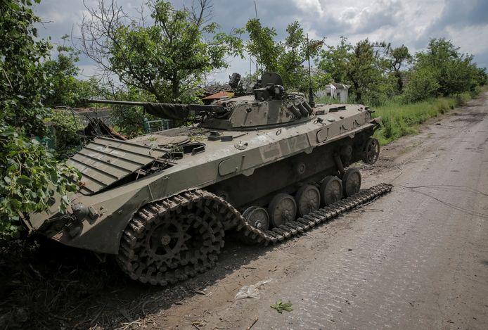 Een vernietigde Russische tank in het deze week bevrijde dorp Storozheve in de regio Donetsk.