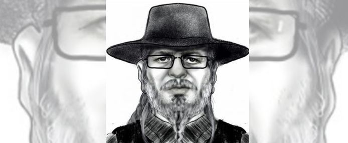 Au moment des faits, le suspect était vêtu d’une veste brune de style « cow-boy », d’une chemise à carreaux bleus et blancs, de santiags et d’un grand chapeau.