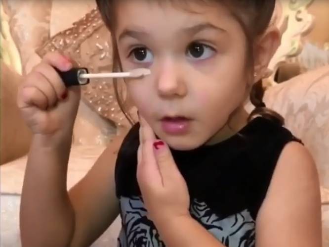 Meisje (3) verzamelt duizenden volgers met make-upvideo’s, maar kritiek op haar leeftijd is verschroeiend
