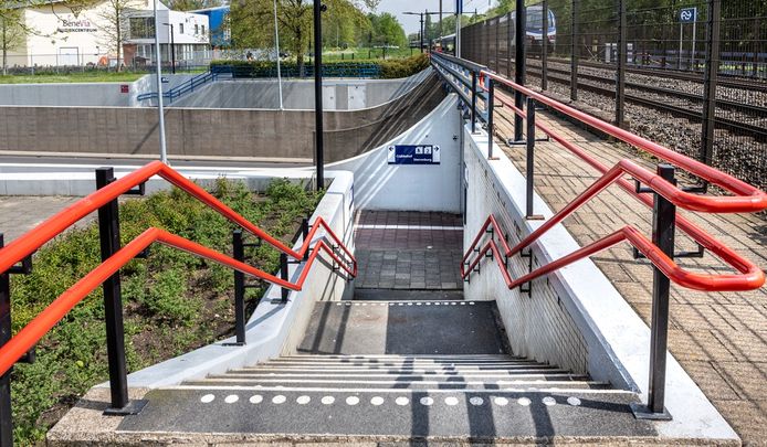 Het huidige station Dordrecht Zuid heeft steile trappen.