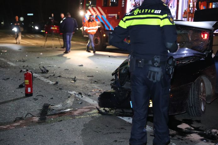 Drie auto's raakten betrokken bij een ongeluk op de Apeldoornsestraat in Voorthuizen, dinsdagavond.