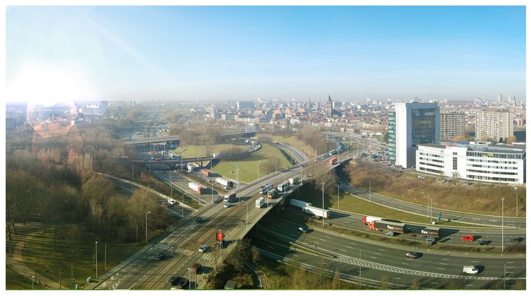 De huidige Antwerpse ring voor het Rivierenhof. Ringland wil een volledige overkapping van de Antwerpse ring. Beeld Ringland