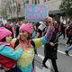 Duizenden vrouwen én mannen lopen mee met de derde Women's March: ‘Thuisblijven helpt niet’