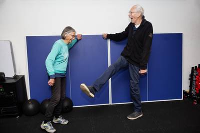 Ouderen in Leende volgen beweegles: ‘Alleen al de angst om te vallen heeft grote impact’