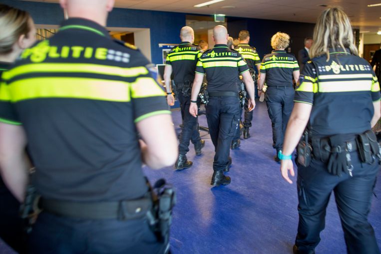 Agenten in opleiding op de Politieacademie in Apeldoorn.  Beeld Herman Engbers / HH