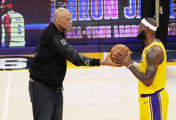 Deux légendes et plus de 76.000 points réunis sur le parquet des Lakers.