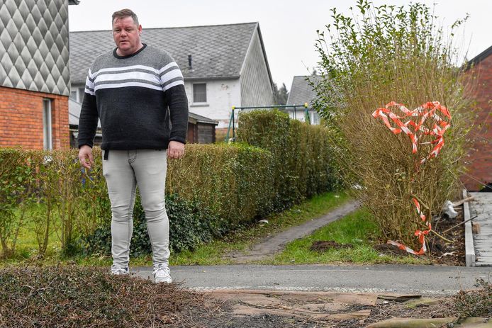 Buurtbewoner Manolito Van Goethem vond de hond in een vuilniszak.