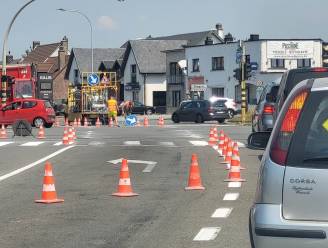 Markeringswerken aan kruispunt Den Doorn op woensdagnamiddag zorgen voor veel hinder