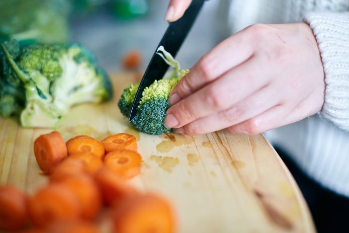 Broccoli snijden zonder rommel.