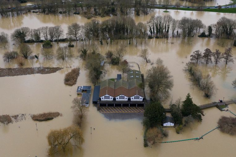 Storm Bella zorgde ervoor dat de rivier in Bedford buiten haar oevers trad en voor veel wateroverlast zorgde. Ruim duizend mensen werden geëvacueerd.  Beeld Getty Images