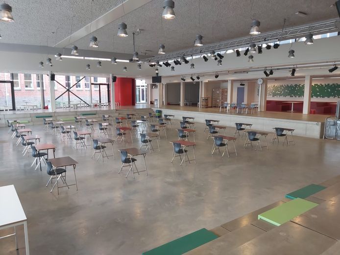 Scholen namen maatregelen om toch nog schoolexamens af te kunnen nemen. De druk is eraf nu het kabinet heeft besloten de centraal schriftelijke eindexamens te schrappen.
