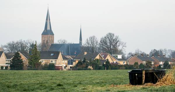 'In welk ander dorp kun je wel een Ferrari kopen maar geen vers brood?' - Tubantia