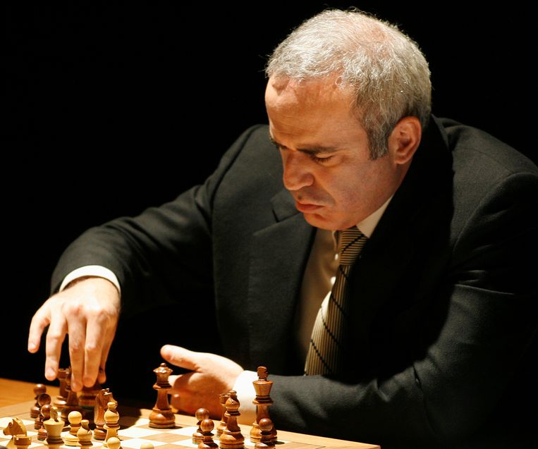 De schaker Garri Kasparov was een vriend en een mentor voor Guardiola Beeld REUTERS